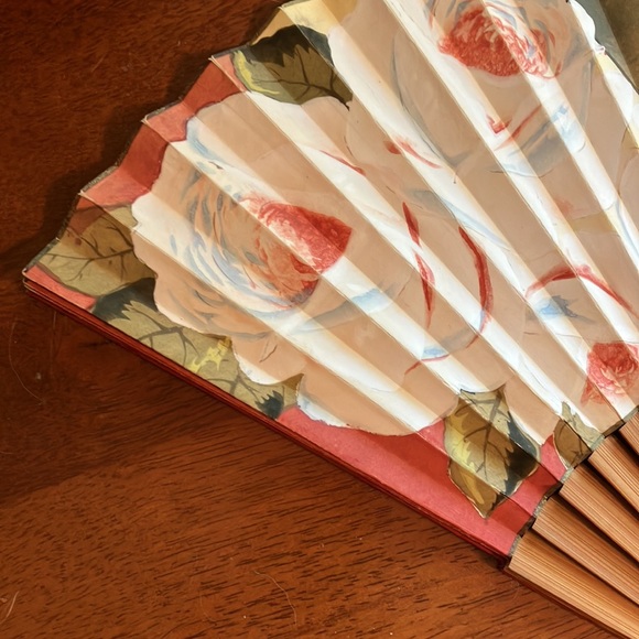 Truly exquisite wood and paper vintage fan, handmade in Spain! - Picture 5 of 16